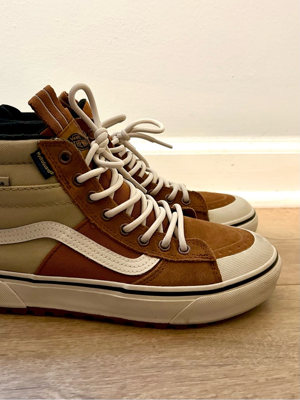 Vans MTE Sk8-Hi Waterproof Insulated Shoe - Picture 2 of 3